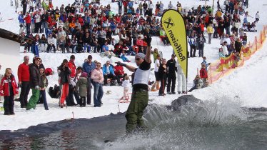 Hydroplaning the stutteringly cold pond at Medrigalm in See, © TVB Paznaun-Ischgl