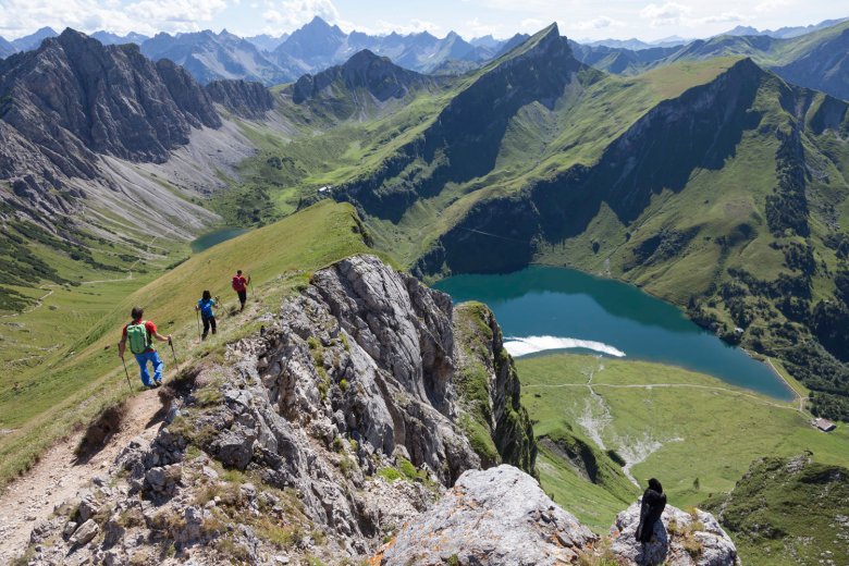 Strindenscharte Notch on route to Landsberger Hut offers one of the finest lake views in Tirol - your followers are sure to &ldquo;double tap&rdquo; on this Insta-worthy locationy.
, © Tirol Werbung / Klaus Kranebitter
