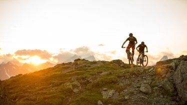 Riding on the Flimjoch ridge, © TVB Paznaun-Ischgl