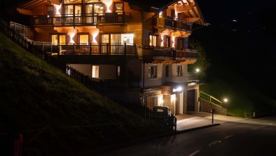 AlpenChaletZellberg_das Haus_Nachtaufnahme_Zillert