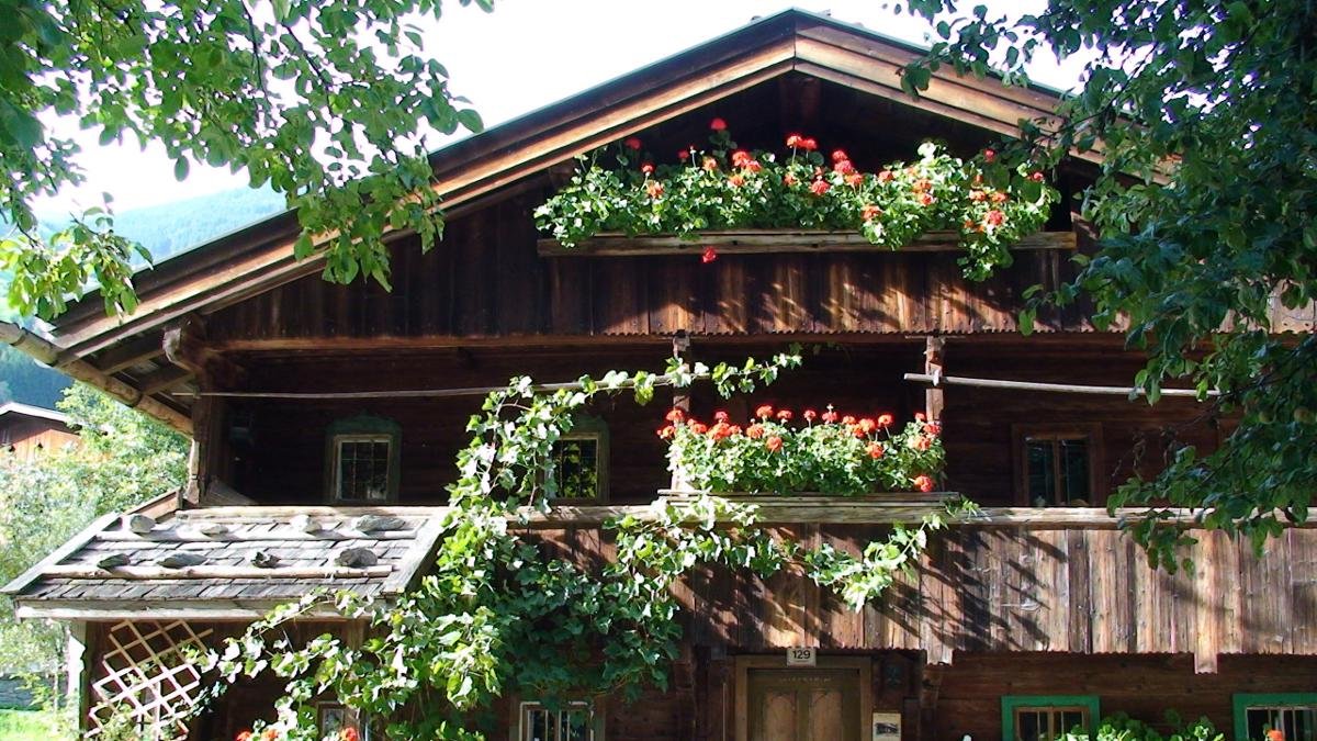 Built around 300 years ago, this solid wood building has been renovated to its original state and is today a local history museum telling the story of the world’s most famous Christmas carol, Silent Night., © Archiv TVB Mayrhofen/Strasser Haeusl