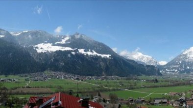 Zillertal_Bruck_holiday-home.tirol_Ausblick_Frühli, © holiday-home.tirol