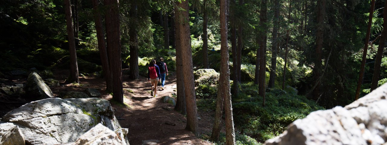 Trail to the route &quot;Le Miracle&quot; in the Niederthai climbing area, © Alpsolut