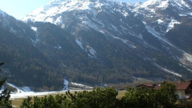 Aussicht auf die Berge, im Frühling