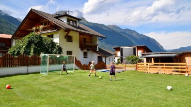 Privater Sportplatz und Spielplatz  - 2 Gehminuten