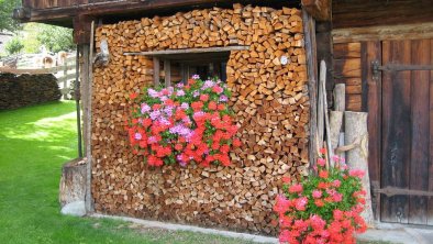 Blumen vor der Werkstatt