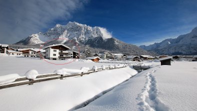 Winter - im Hintergrund die Zugspitze