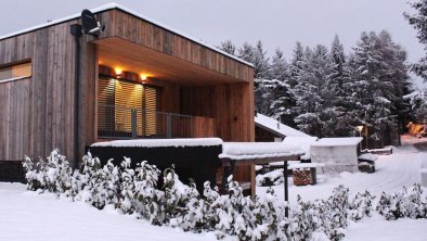 Outside View in Winter (private south-facing balcony and carpot), © Chalet M&M Alpine Retreat