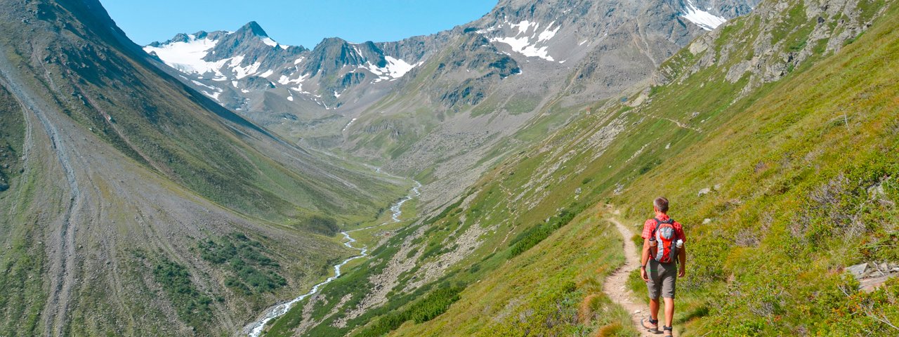 Hiking towards Westfalenhaus, © Innsbruck Tourismus/Helga Andreatta