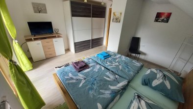 Schlafzimmer 1