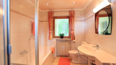 Haus-Krimbacher-Elisabeth-Hoelzwinkl-16-Badezimmer