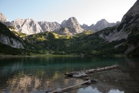 Seebensee lake in Ehrwald, © Tirol Werbung/Bert Heinzlmeier