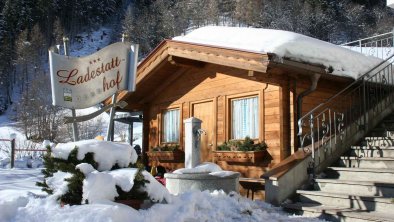 A warm welcome to Ladestatthof in winter