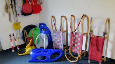 free sledges for children