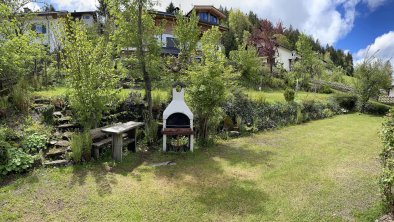 Garten mit Grillkamin, © Klaus Hillerich