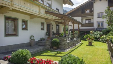 Gaestehaus_Kopp_Siedlungsweg_1_Stumm_Terrasse_1