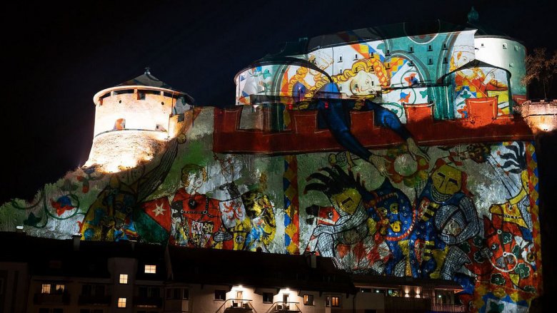 Images from the Codex Manesse, a manuscript of songs from the Middle Ages, projected onto Kufstein Fortress., © Kufstein Light Festival