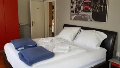 Direkt am Waldrand, ruhig gelegenes Doppelzimmer mit Extrabett, © bookingcom