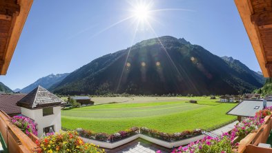 Kartnaller_Allgemein_Balkon_Bergblick