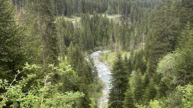 Blick auf den Fluss Rosanna von St. Anton