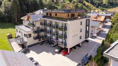 Hotelansicht Sommer Seite