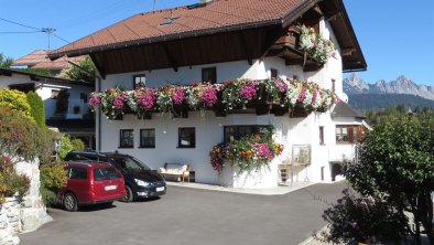 Hausansicht Sommer Haus Fragenstein Seefeld