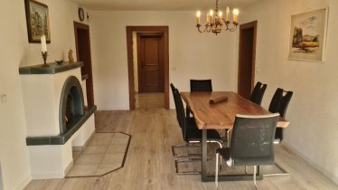 Living Area with Tiled Stove, © Haus Tholler