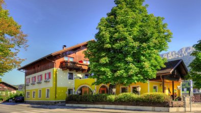 Hausansicht Süd mit Terrasse