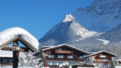 Gebirgshof mit Blick auf die Zugspitzbahn