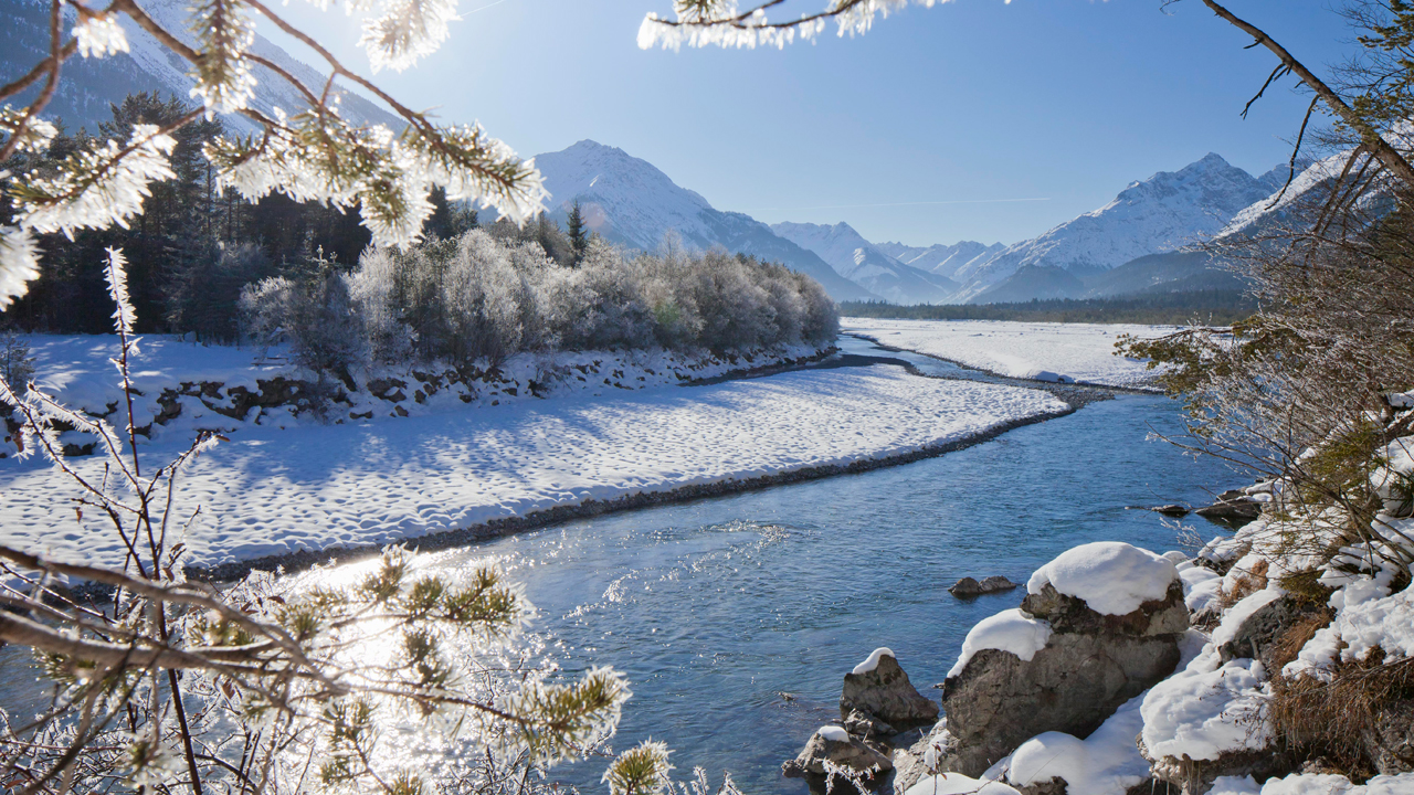 Adesivo murale Mountains And Valley Of The Lechtal Alps In Tirol